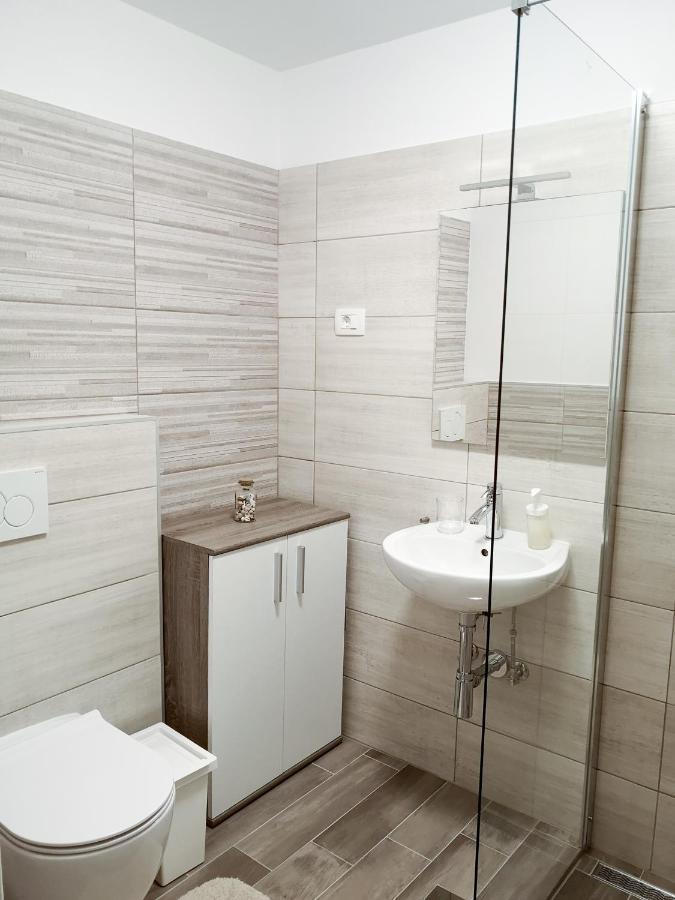 Korala Apartments Pirano Esterno foto