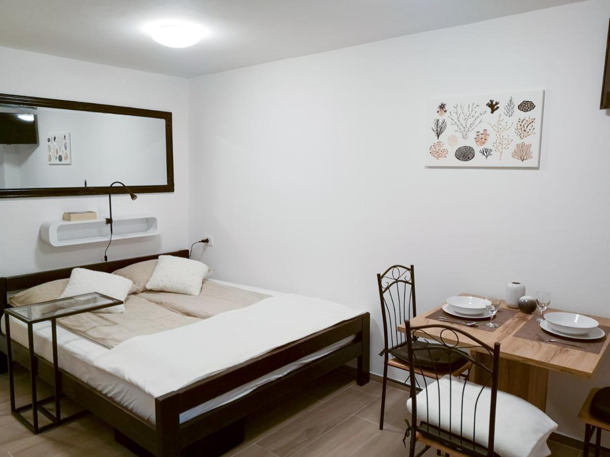 Korala Apartments Pirano Esterno foto