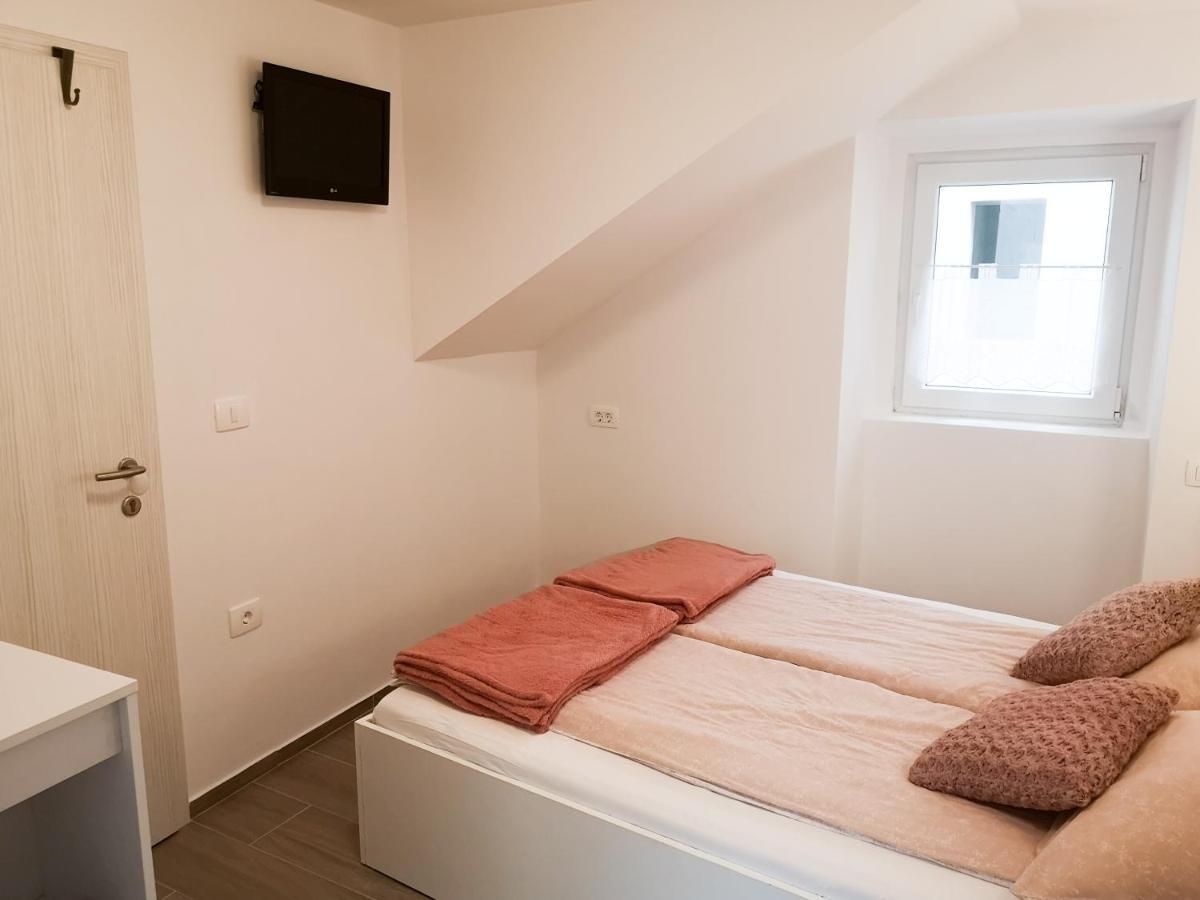 Korala Apartments Pirano Esterno foto