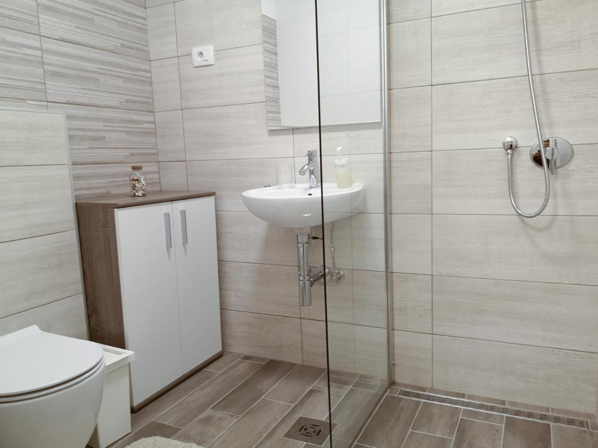 Korala Apartments Pirano Esterno foto