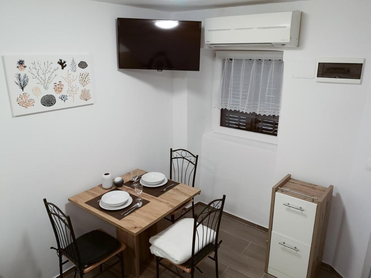 Korala Apartments Pirano Esterno foto