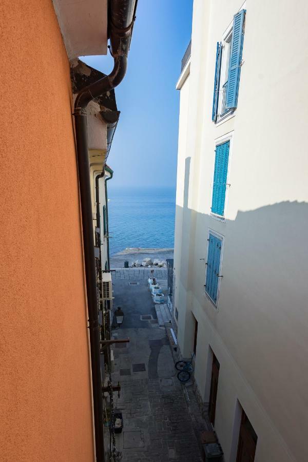Korala Apartments Pirano Esterno foto